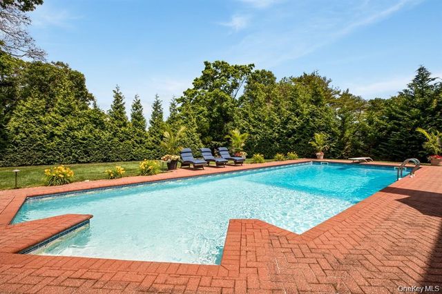 15 Teal Crescent, Great River, NY 11739