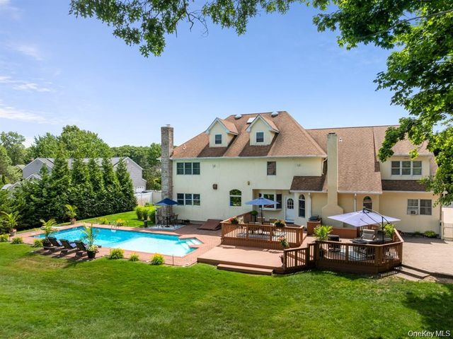 15 Teal Crescent, Great River, NY 11739