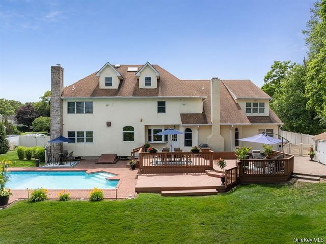 15 Teal Crescent, Great River, NY 11739