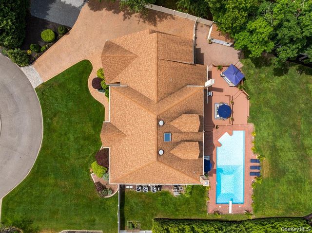 15 Teal Crescent, Great River, NY 11739