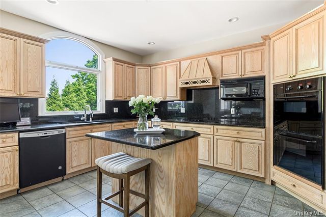 15 Teal Crescent, Great River, NY 11739