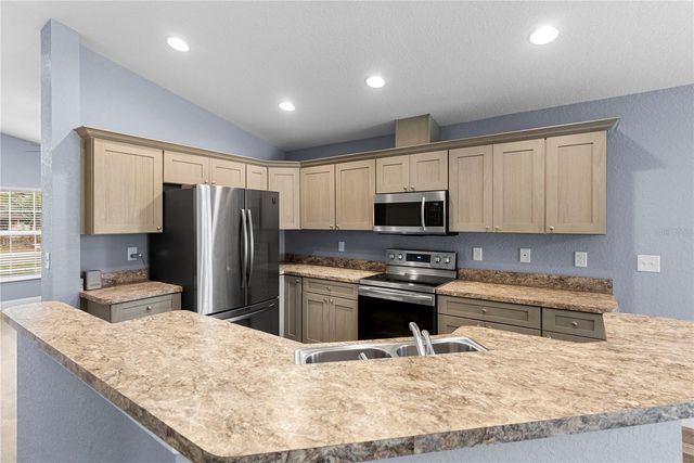 318 BENNETT STREET, Auburndale, FL 33823