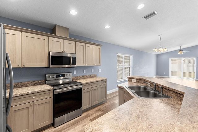 318 BENNETT STREET, Auburndale, FL 33823