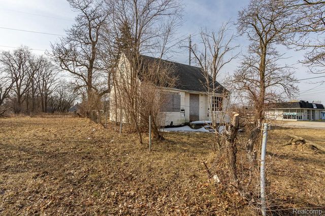 1013 W Pasadena Avenue, Flint, MI 48504