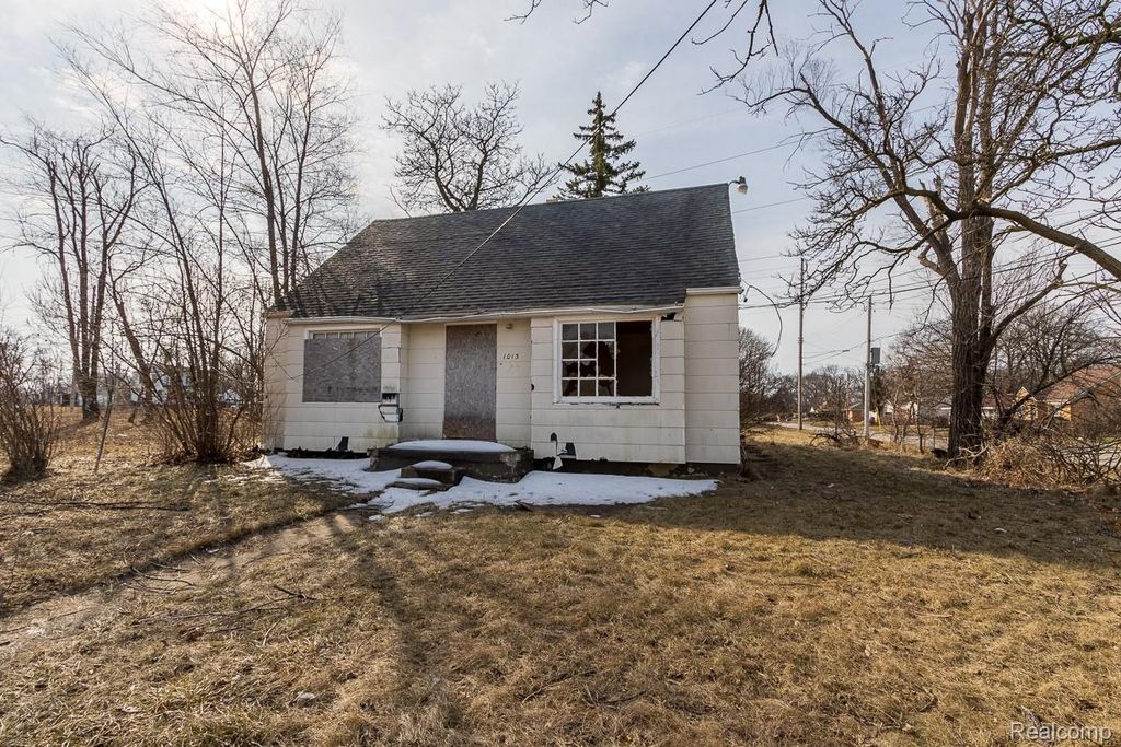 1013 W Pasadena Avenue, Flint, MI 48504