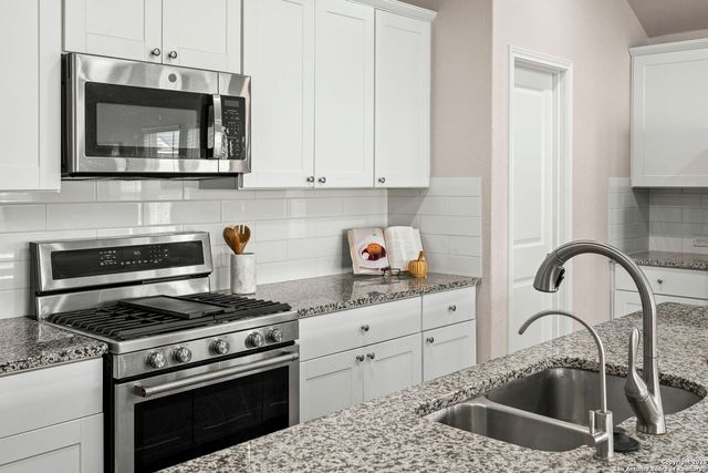 8525 NORIAS WHEEL, San Antonio, TX 78254