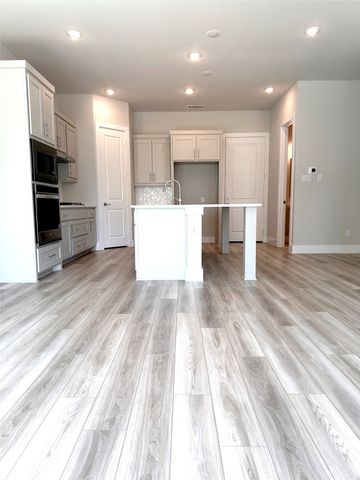 8121 Bromley Drive, Dallas, TX 75231