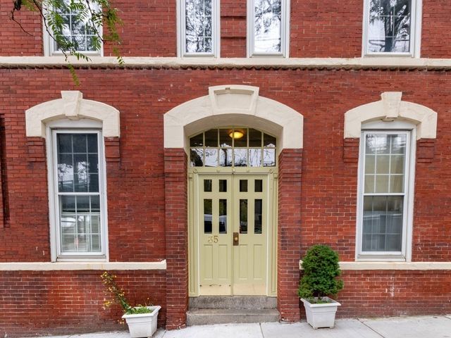 35 Chestnut St 2, Chelsea, MA 02150