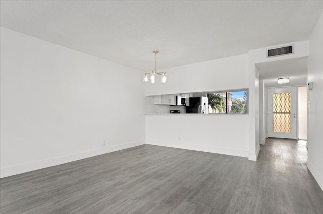 8040 Hampton Boulevard 306, North Lauderdale, FL 33068