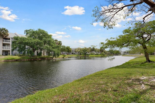 8040 Hampton Boulevard 306, North Lauderdale, FL 33068