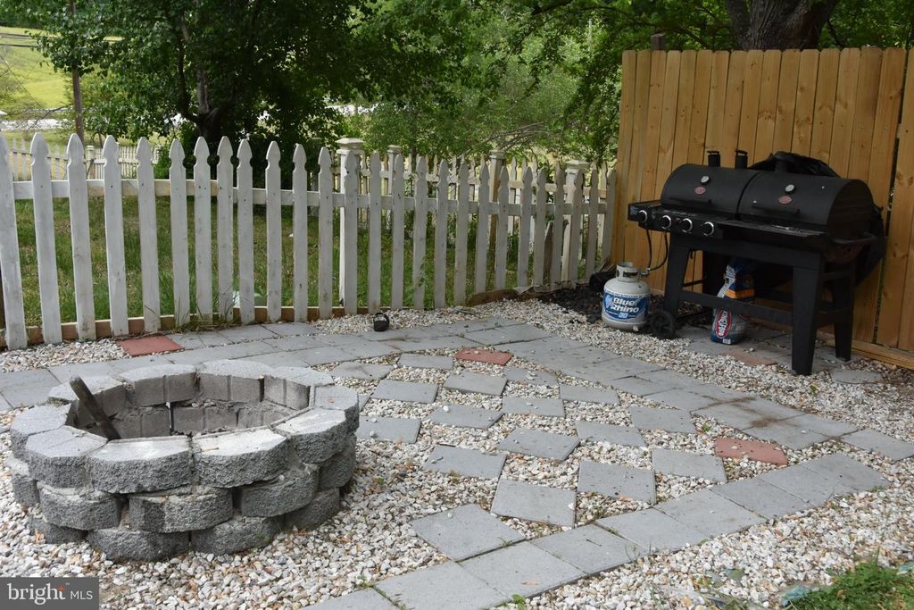 Image 11 of property listing at 8610 CROOM RD, Upper Marlboro, MD 20772