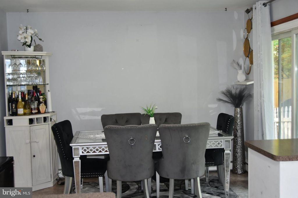 Image 4 of property listing at 8610 CROOM RD, Upper Marlboro, MD 20772