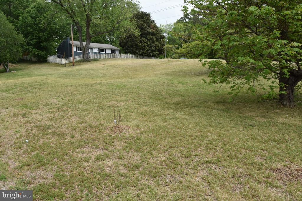 Image 9 of property listing at 8610 CROOM RD, Upper Marlboro, MD 20772