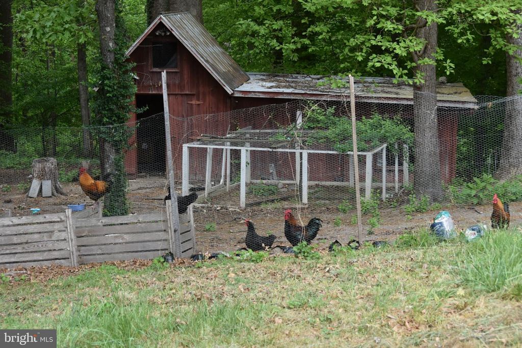 Image 10 of property listing at 8610 CROOM RD, Upper Marlboro, MD 20772