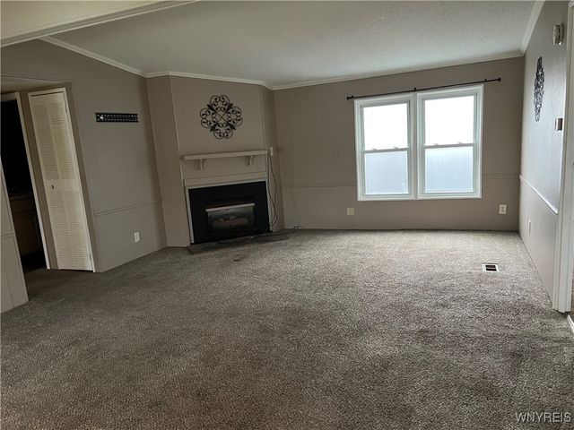 433 CHESTNUT Drive, Lockport Town, NY 14094