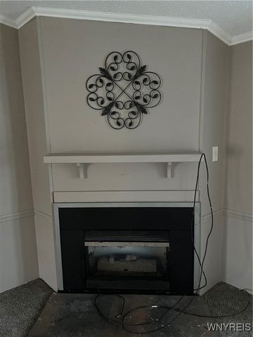 433 CHESTNUT Drive, Lockport Town, NY 14094