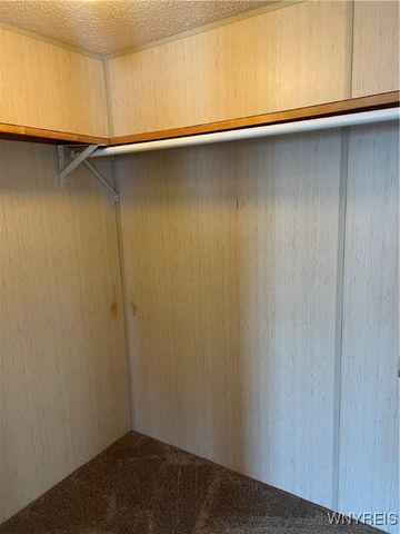 433 CHESTNUT Drive, Lockport Town, NY 14094