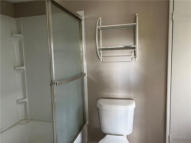 433 CHESTNUT Drive, Lockport Town, NY 14094