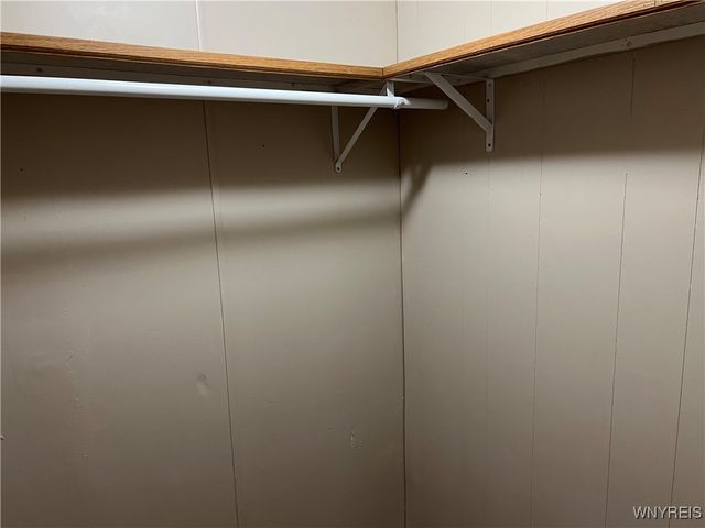 433 CHESTNUT Drive, Lockport Town, NY 14094