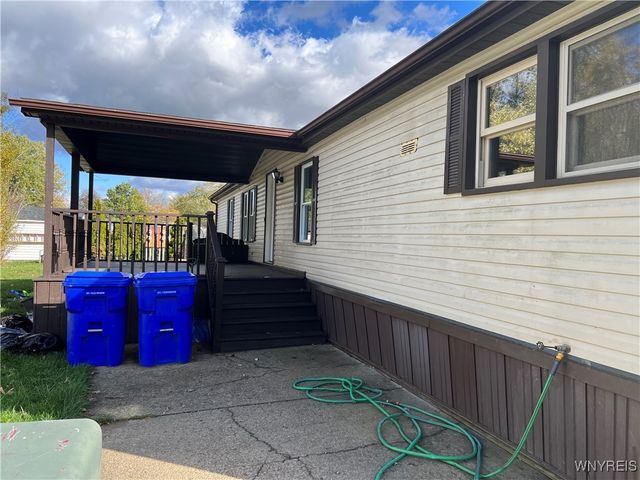 433 CHESTNUT Drive, Lockport Town, NY 14094