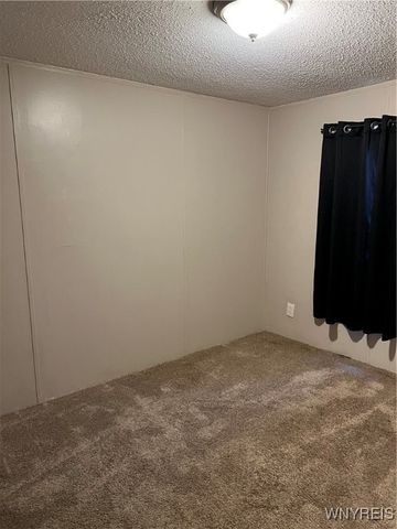 433 CHESTNUT Drive, Lockport Town, NY 14094