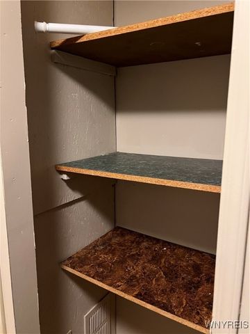 433 CHESTNUT Drive, Lockport Town, NY 14094