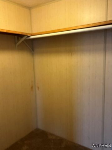 433 CHESTNUT Drive, Lockport Town, NY 14094