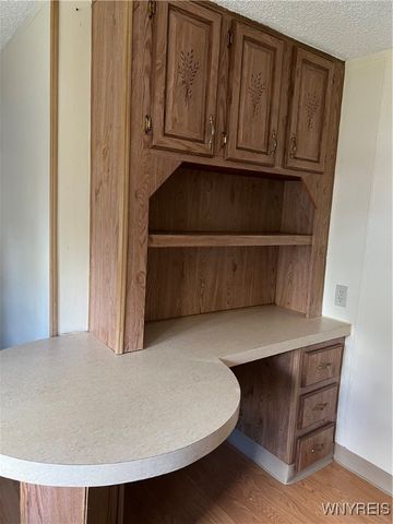 433 CHESTNUT Drive, Lockport Town, NY 14094