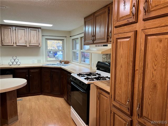 433 CHESTNUT Drive, Lockport Town, NY 14094