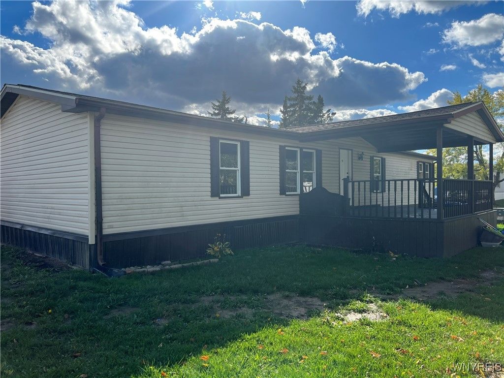 433 CHESTNUT Drive, Lockport Town, NY 14094