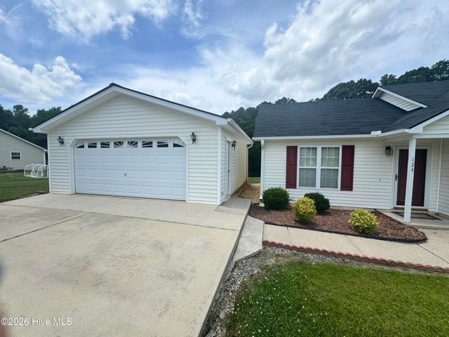 124 Stockbridge Drive, Selma, NC 27576