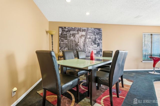 38 Carriage Place, Edison, NJ 08820