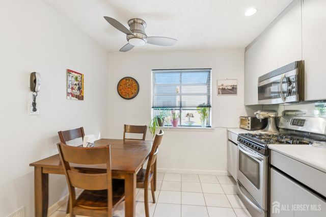 38 Carriage Place, Edison, NJ 08820