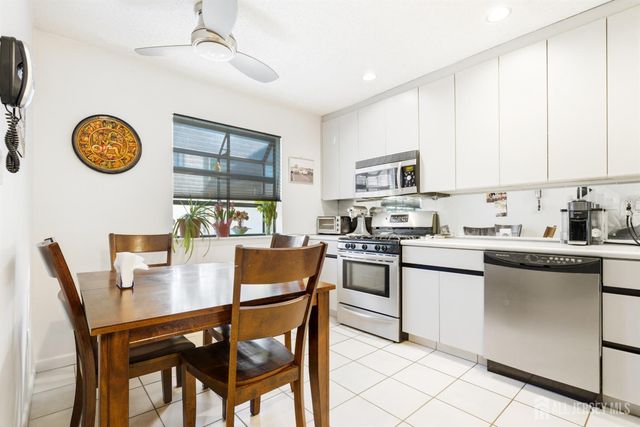 38 Carriage Place, Edison, NJ 08820