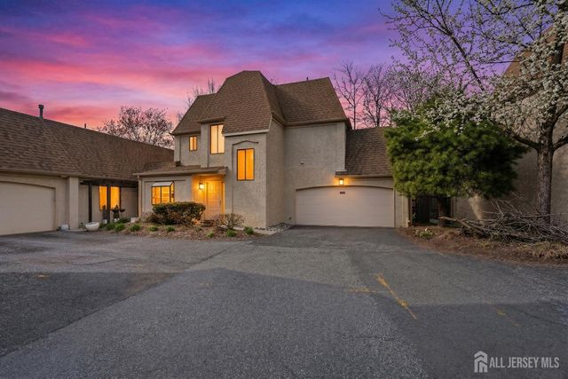 38 Carriage Place, Edison, NJ 08820