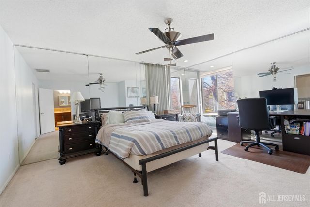 38 Carriage Place, Edison, NJ 08820