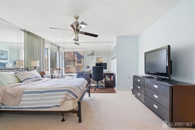 38 Carriage Place, Edison, NJ 08820