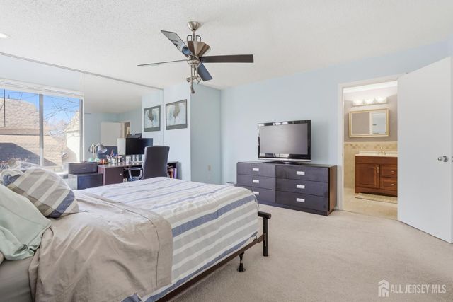 38 Carriage Place, Edison, NJ 08820