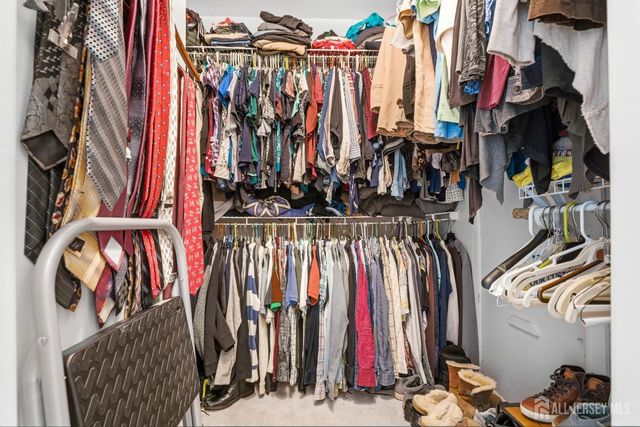 38 Carriage Place, Edison, NJ 08820