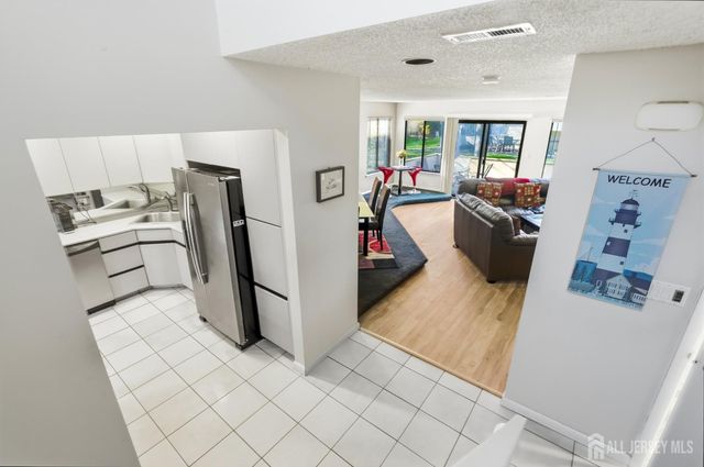 38 Carriage Place, Edison, NJ 08820