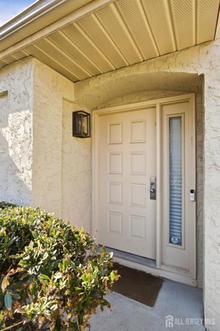 38 Carriage Place, Edison, NJ 08820