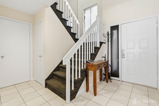 38 Carriage Place, Edison, NJ 08820