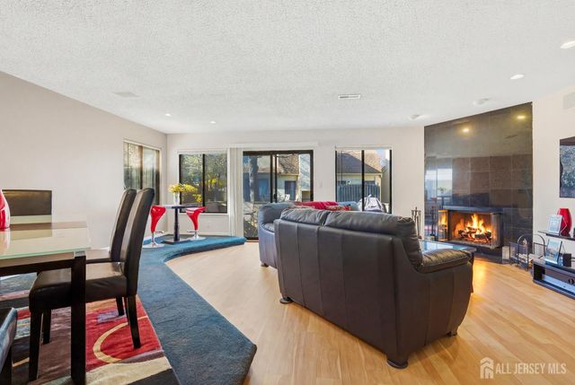 38 Carriage Place, Edison, NJ 08820