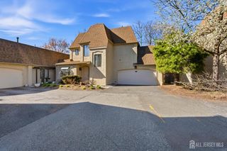 38 Carriage Place, Edison, NJ 08820