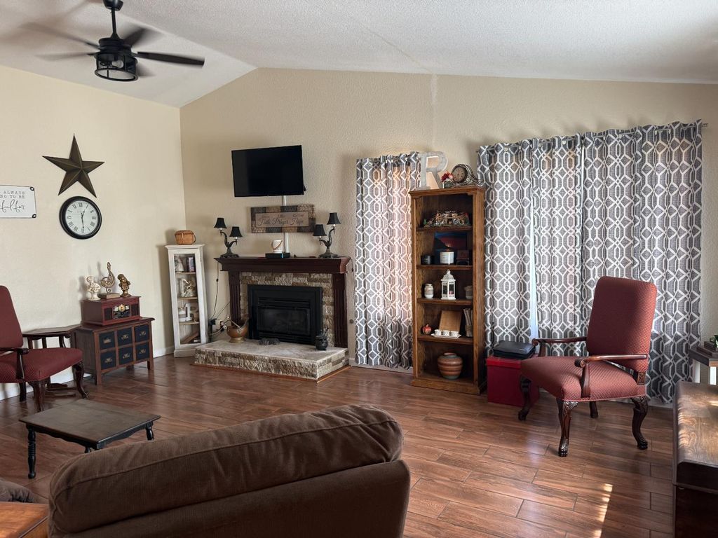 Image 2 of property listing at 14312 W B Street, Kerman, CA 93630