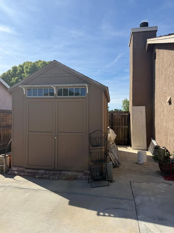 Image 23 of property listing at 14312 W B Street, Kerman, CA 93630