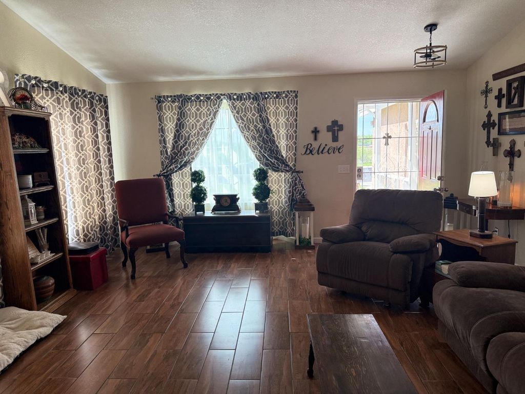 Image 3 of property listing at 14312 W B Street, Kerman, CA 93630