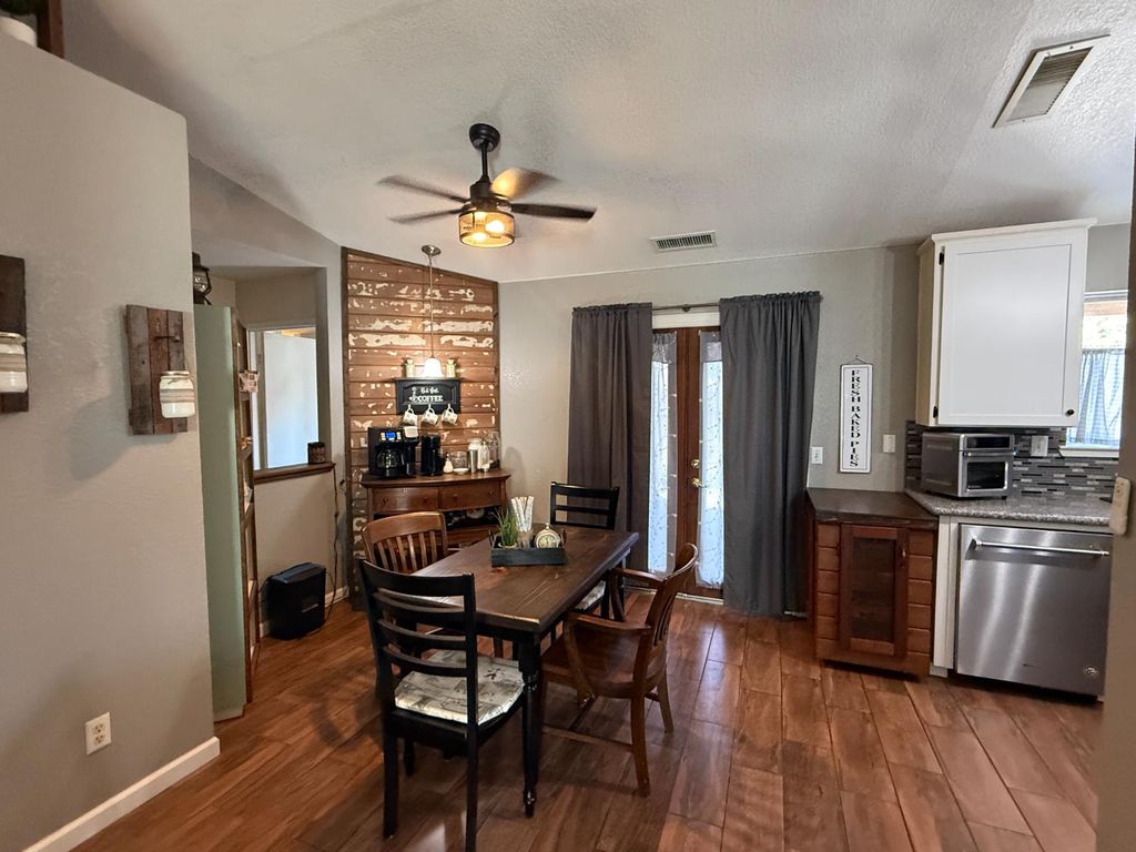 Image 6 of property listing at 14312 W B Street, Kerman, CA 93630