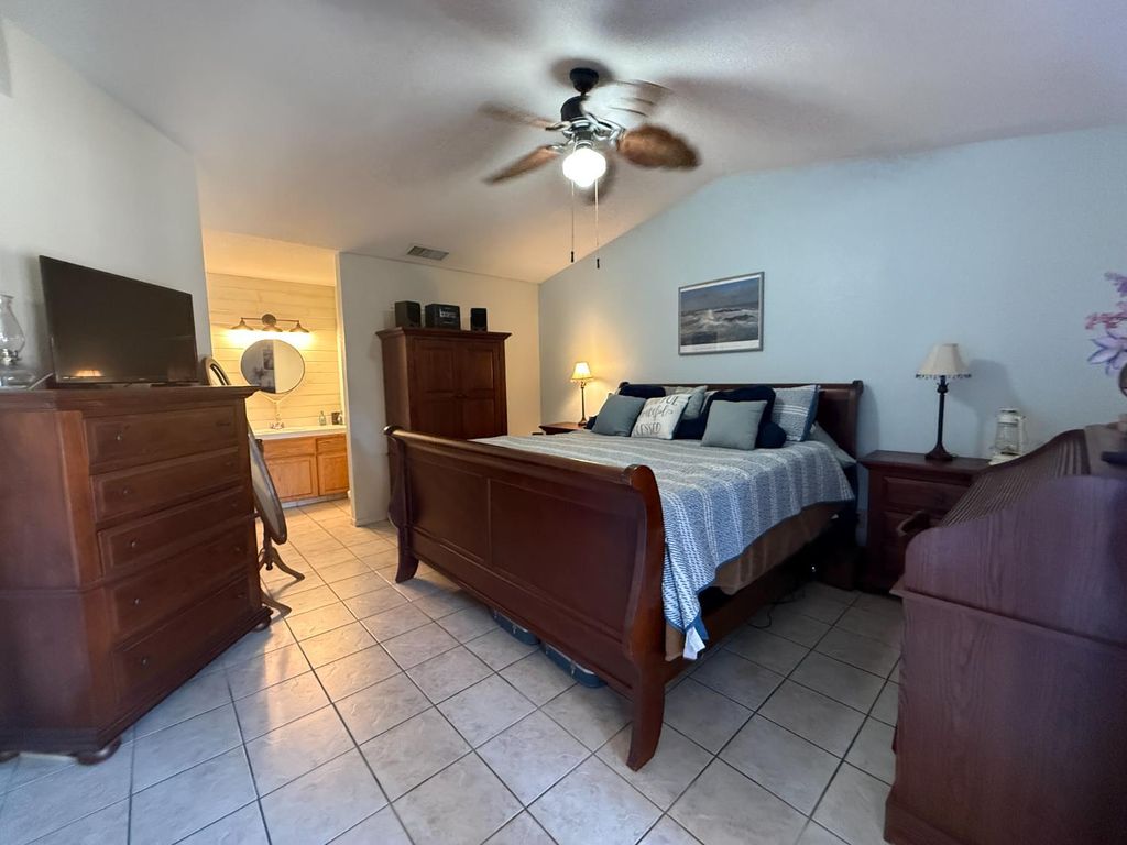 Image 8 of property listing at 14312 W B Street, Kerman, CA 93630