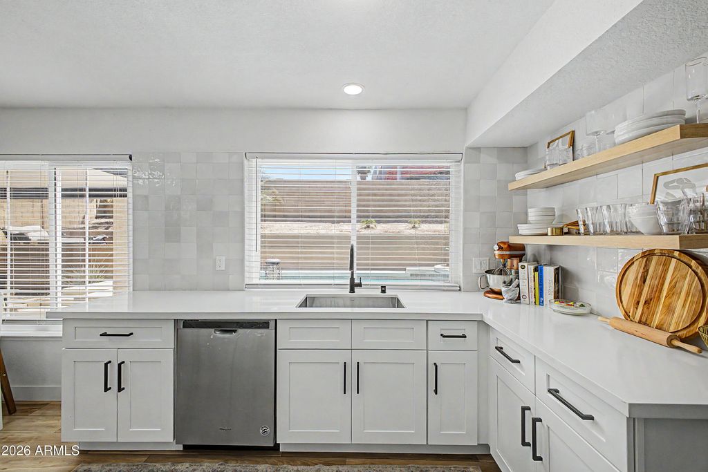 Image 5 of property listing at 14227 N 22ND Street, Phoenix, AZ 85022